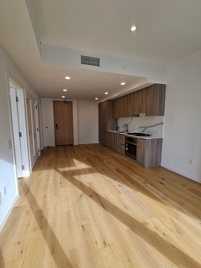 Photo - Luxurious High Rise Living in Convenient Downtown Bellevue