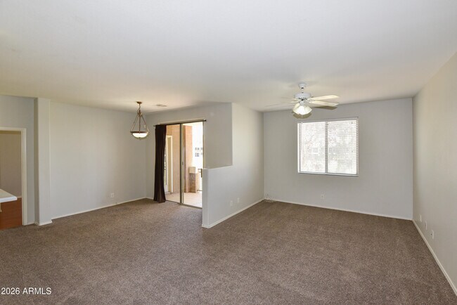 Photo - 1335 E June St