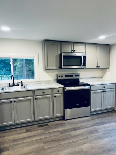 Building Photo - 1450 Maplewood Dr Rental