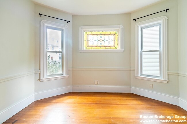 Photo - 787 Columbia Rd