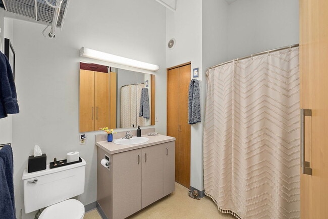 Photo - 1314 NW Irving St Unit Apt 607
