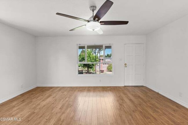 8761 Woodley Ave