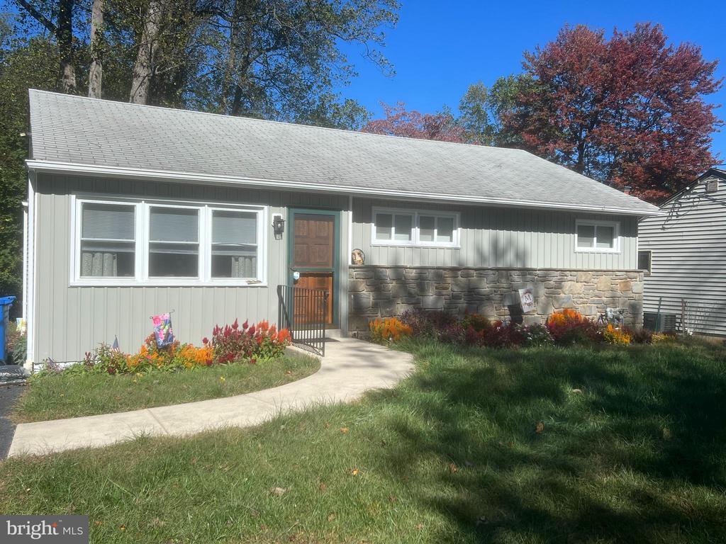 Photo - 518 Media Line Rd