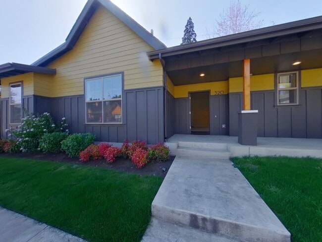 Building Photo - Newer Duplex Near Autzen Stadium - 3Bed/2B...