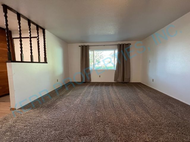 Photo - 18138 Seaman Ave