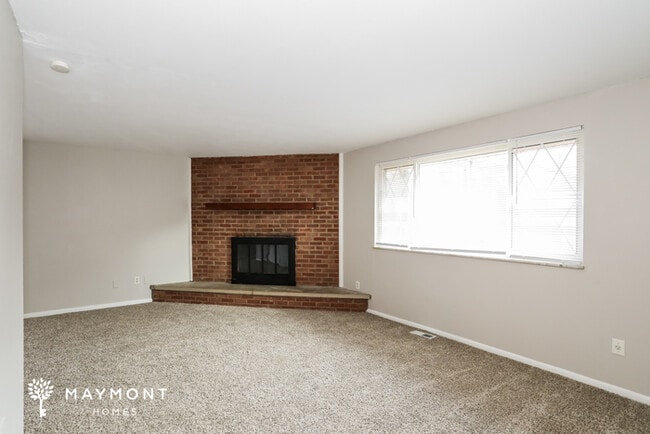 Photo - 2540 Highwood Ln