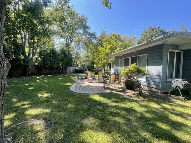 515 E Blodgett Ave