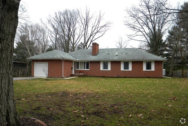 Building Photo - 2010 S Race St Rental