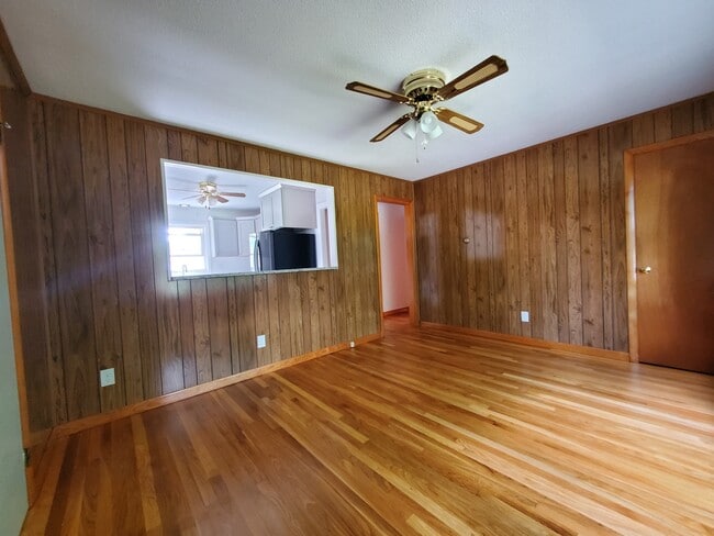 Photo - 1 Avon Dr Unit 3 Avon Ave