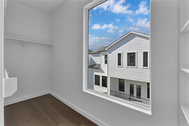 Photo - 207 Edgewood St