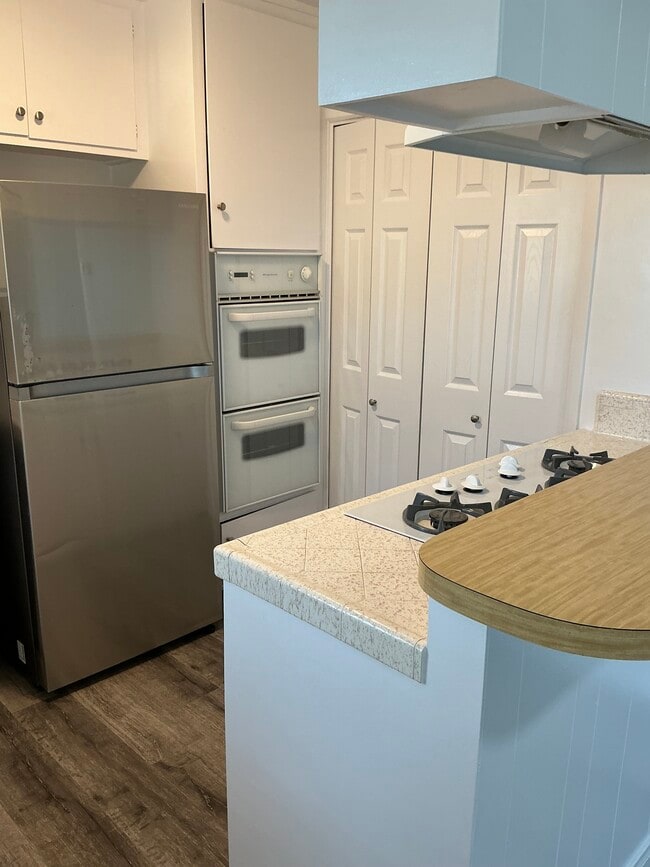 Photo - 1253 W 24th St Unidad 3