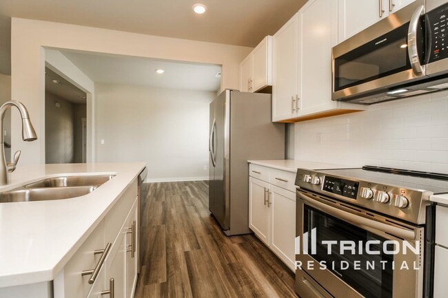 Photo - 1728 Lannister Ave