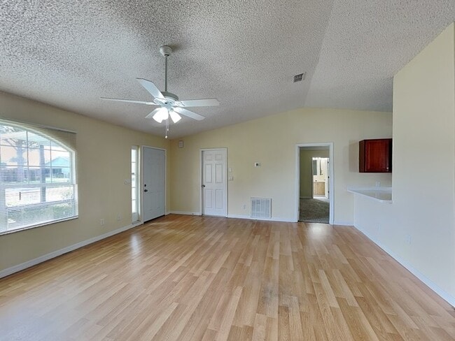 Photo - 137 Rebecca Dr NE