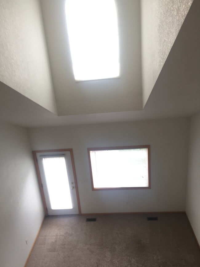 Photo - Beautiful 2 Bedroom + Loft Townhome in Lov...