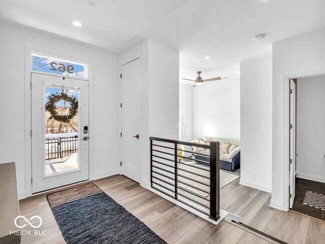 Photo - 962 Berkhamsted Ln