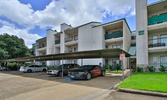 Photo - 2822 S Bartell Dr Unit 6