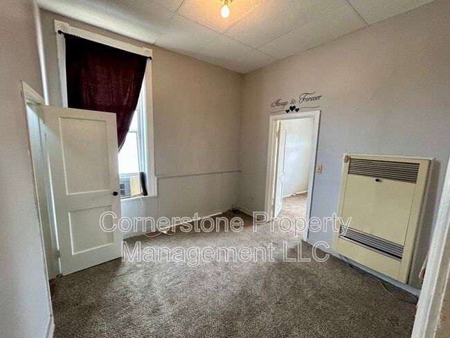 Photo - 617 E 4th St