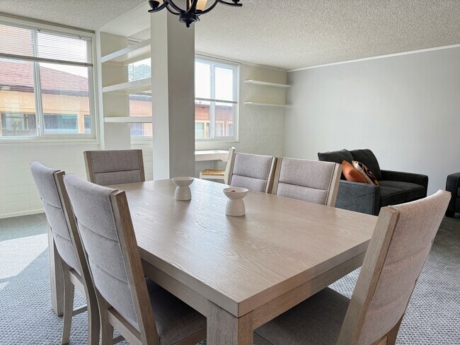 Photo - 540 Kelton Ave Unidad 204