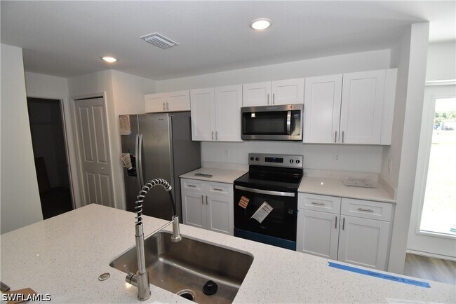 Photo - 3393 Fergus St