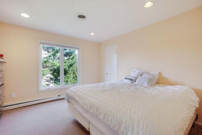 Photo - 45 Roslyn Ct House