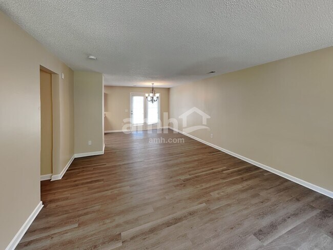 Photo - 567 River View Dr