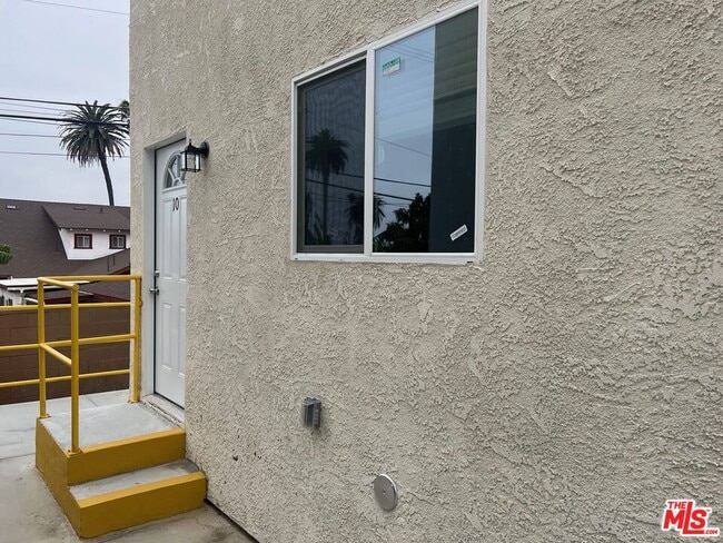 Photo - 233 N Park View St Unidad 9