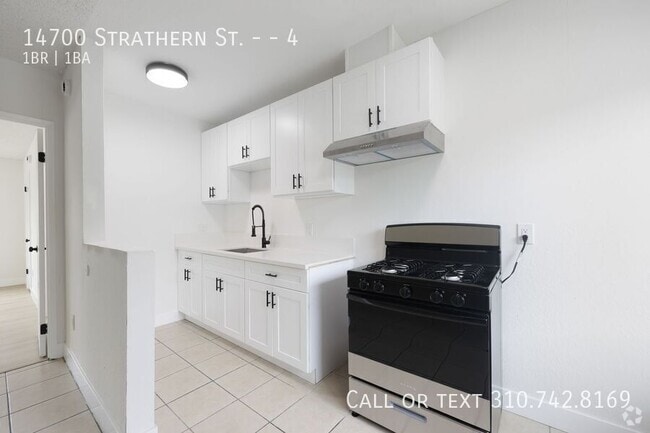 Building Photo - 14700 Strathern St Unit 4 Rental