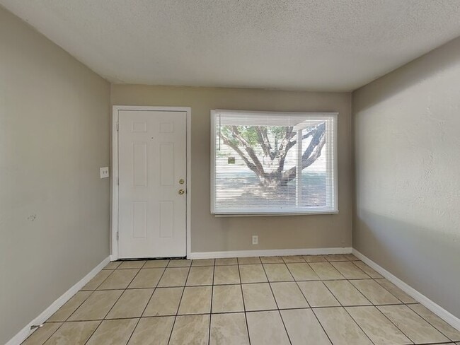 Photo - 1301 Sandy Ln