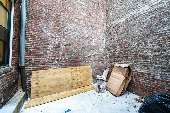 Photo - Gorgeous unit in Beacon hill