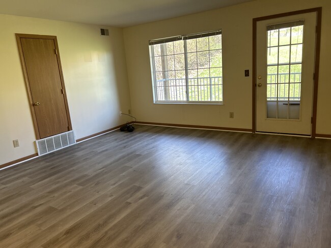 Photo - 1005 Valley View Ln