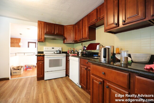 Building Photo - 9 Greylock Rd Unit 3