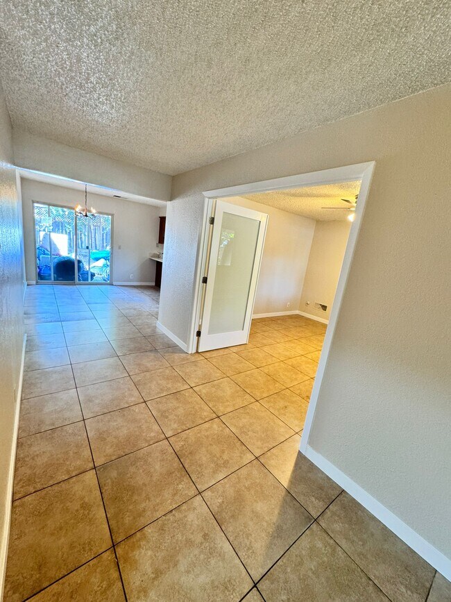 Photo - 2735 Seine Ave