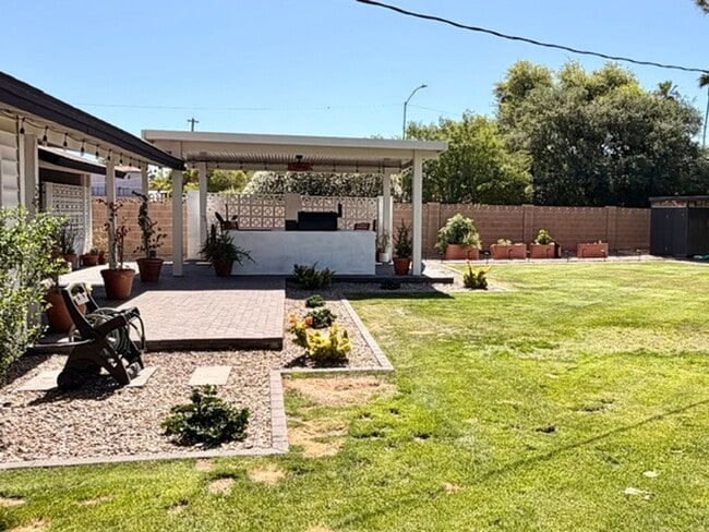 Photo - Updated Central Phoenix 3 bed, 2 bath with open layout, stainless steel appliances, and large irr...