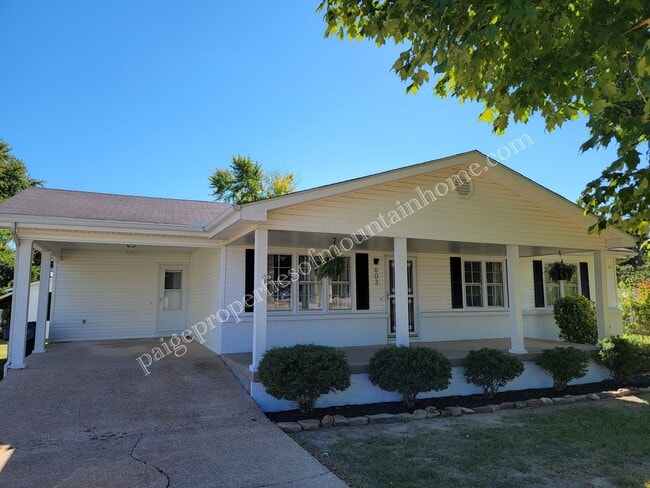 Building Photo - 2 Bed 1 Bath Bungalow on College
