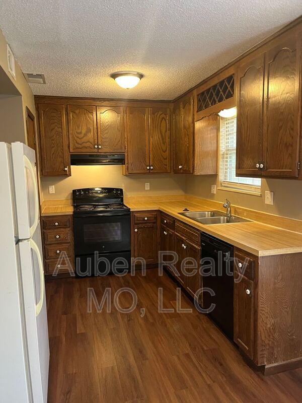 Photo - 10115 E 67th St