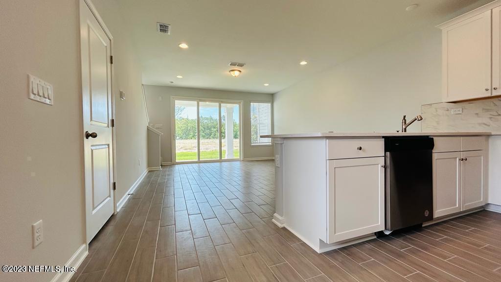 Photo - 18 Fieldfare Ln