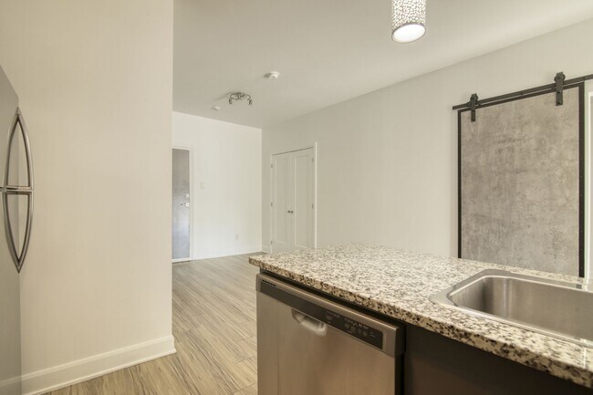 Photo - 6600 Av. de Darlington Unit 202