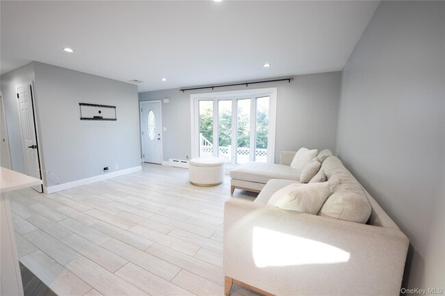 Photo - 275 Longvue Terrace