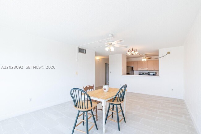 Building Photo - 14840 Naranja Lakes Blvd Unit C4R