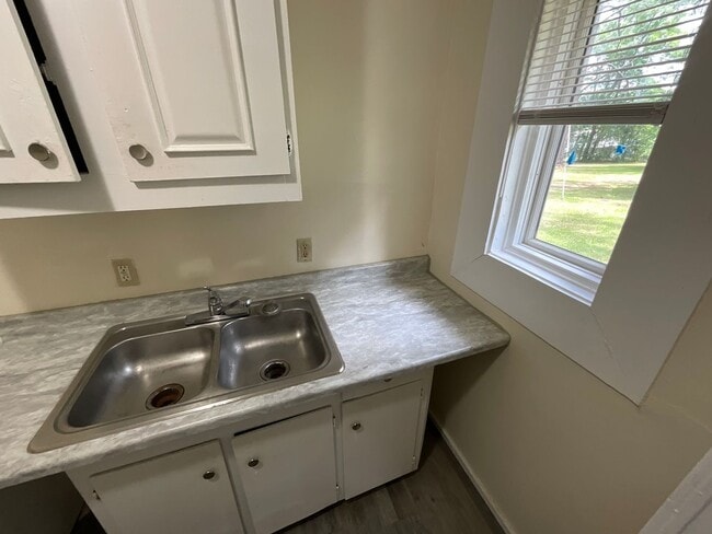 Photo - Sweet 1/1 Cottage at Hill Loop in Bonifay with Water/Sewer, Garbage, & Lawn Maintenance Included