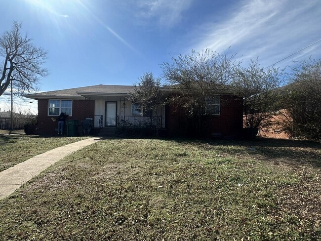 Building Photo - 1500 SW 68th St