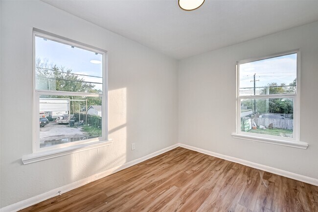 Photo - 6420 Conley St