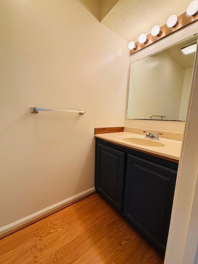 Photo - 953 Lora Ln
