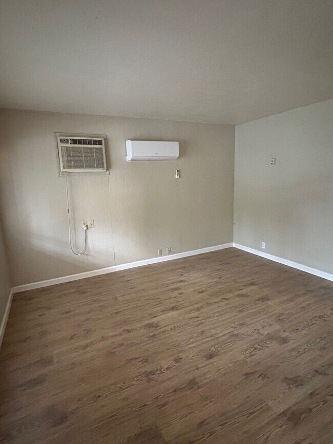 Photo - 439 W 7th St Unidad 439B