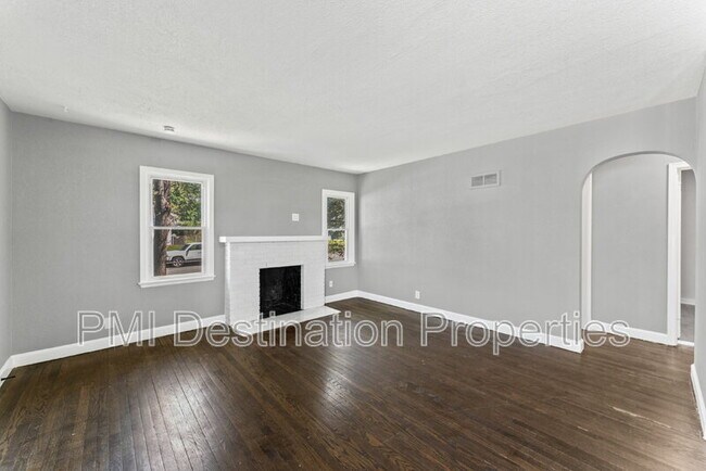 Photo - 3231 Delavan Ave