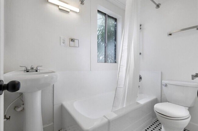 Photo - 1551 St Charles St