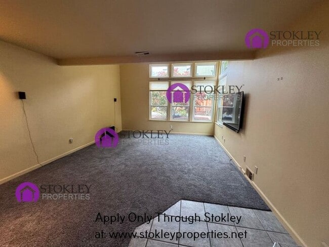 Photo - 2711 Subec Ln