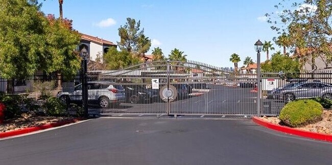 Photo - 950 Seven Hills Dr