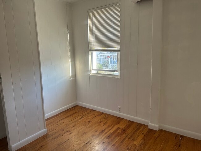 Photo - 131 Sayre St Unidad 2nd Fl