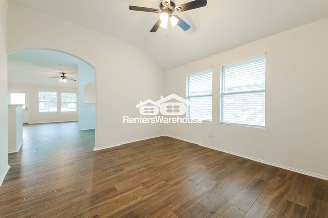 Photo - 1096 Oakbrook St